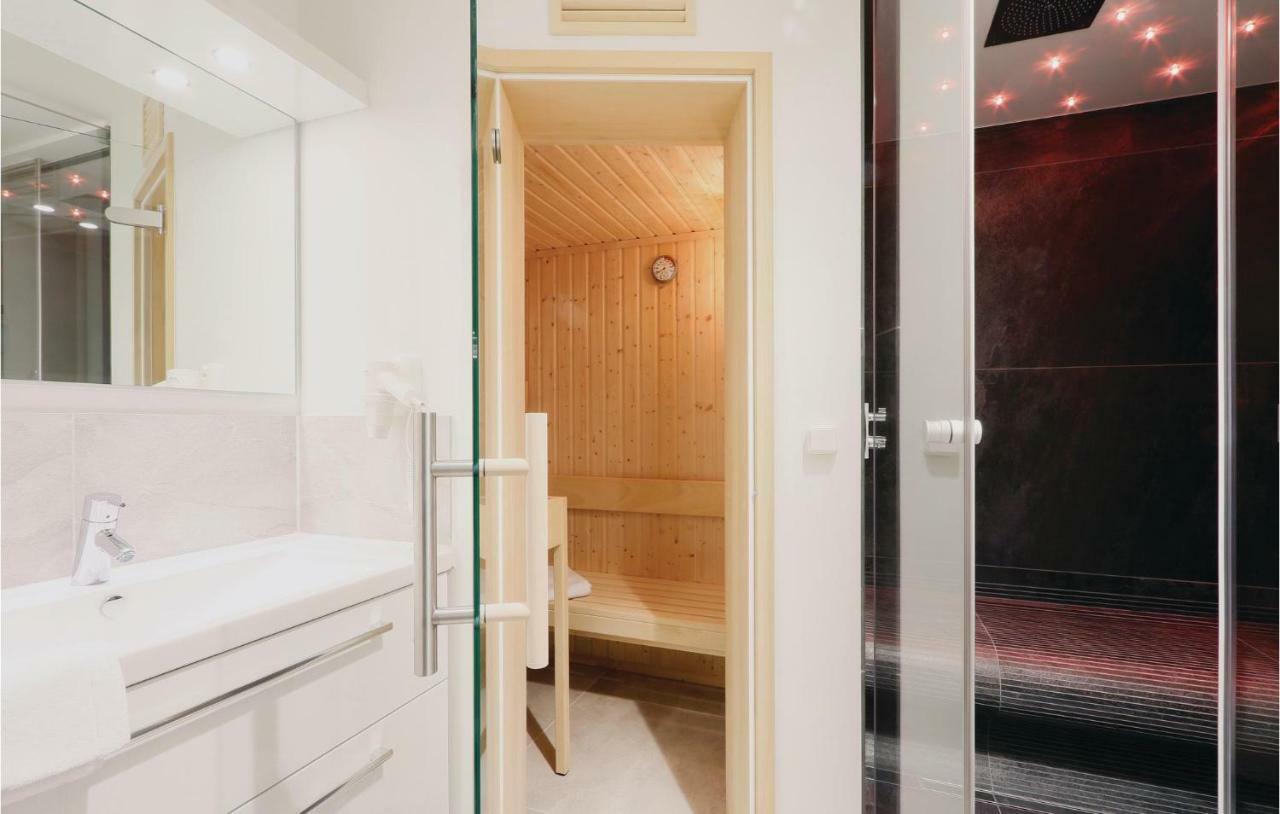 Cozy Apartment In Luebeck Travemuende With Sauna Extérieur photo